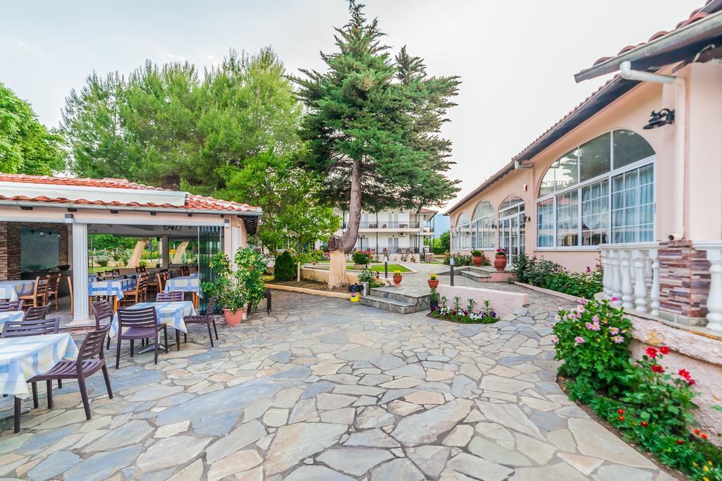 Sintrivanis Resort Beach Paralia Skotinis Exterior photo